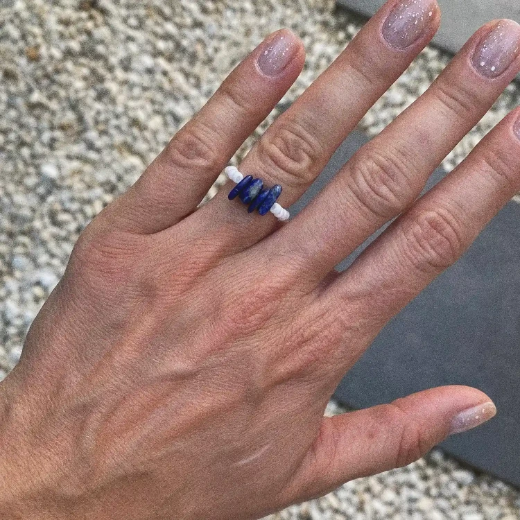 biały z lapis lazuli