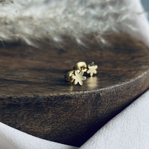 minimalistyczne kolczyki kwiatki
